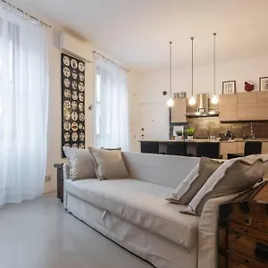 https://sebenico-isola-distric-a-c-wifi.italymilanhotels.net