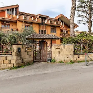 Apartment Tsuki House, Marino